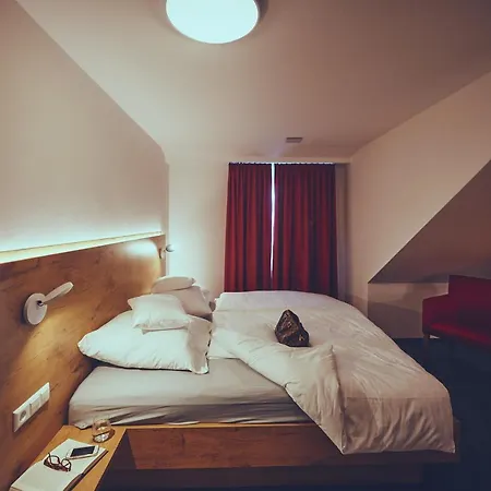 Burg Otel